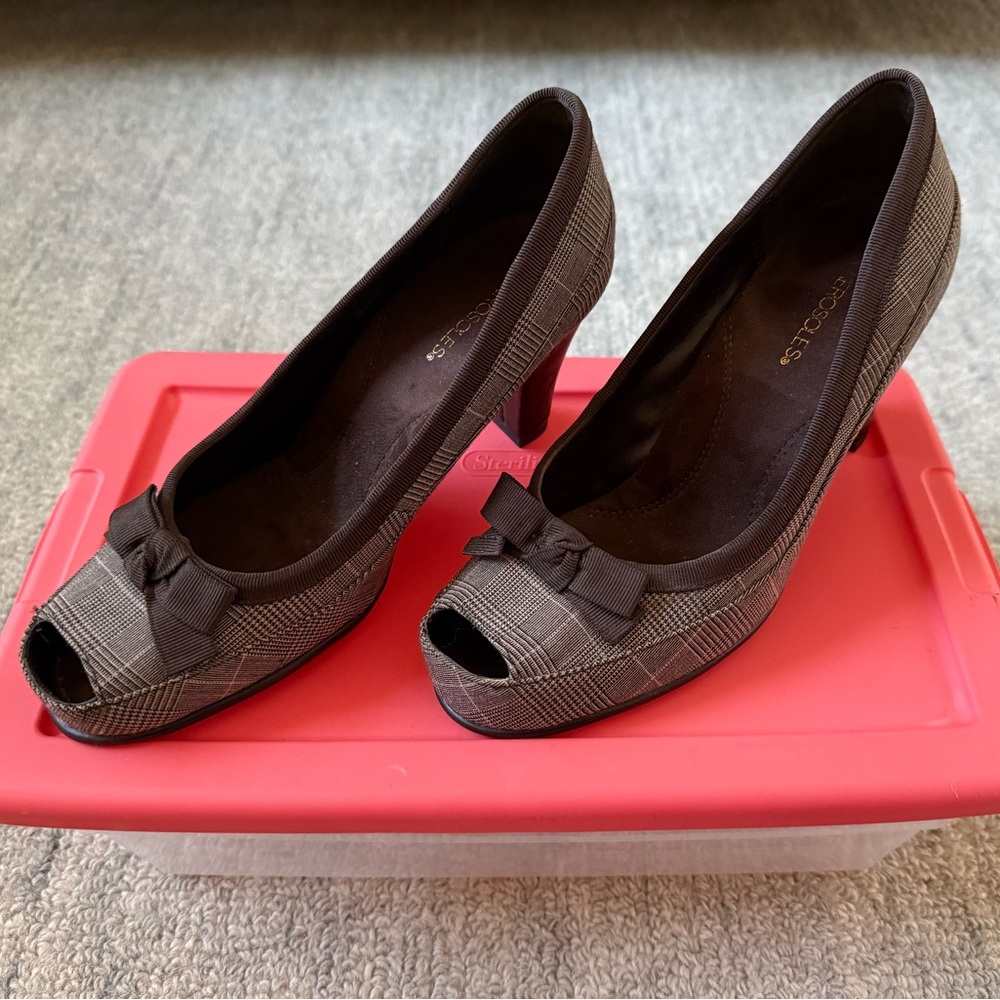 AEROSOLES Brown and Gray Plaid Peep-Toe Heels